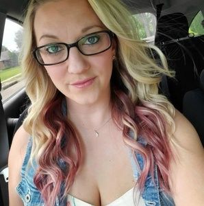 Meet your Posher, Lara